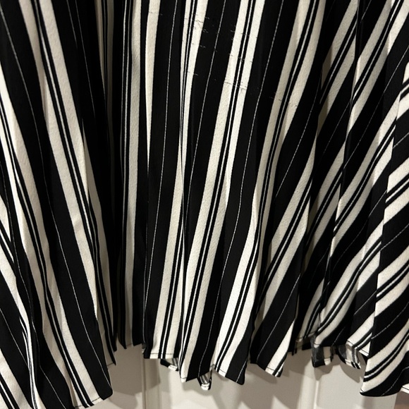 NWT Club Monaco Skirt black & white Annina Pleated Size 00 XS - Picture 7 of 8